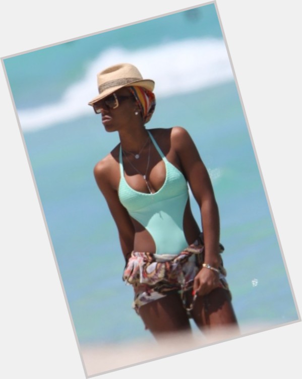 Kelly Rowland sexy 5