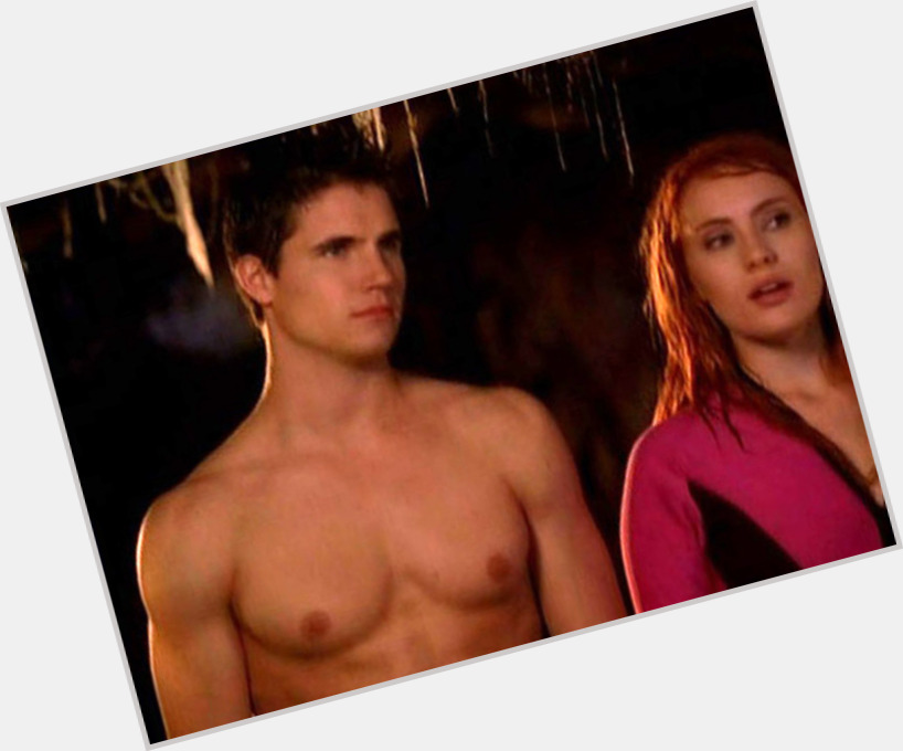 Robbie Amell young 3