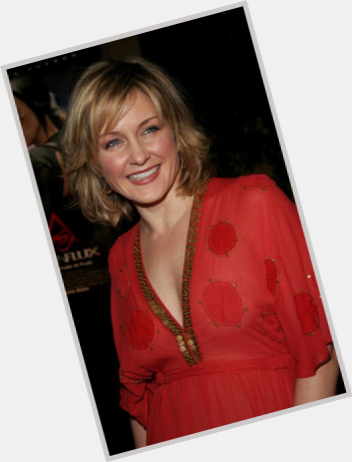 amy carlson blue bloods hairstyle 5