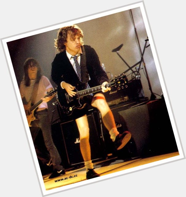 angus young duck walk 1