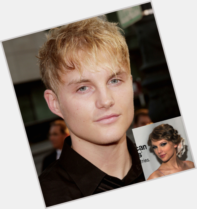 Toby Hemingway And Taylor Swift 0