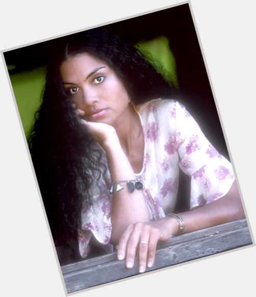 Amel Larrieux sexy 9