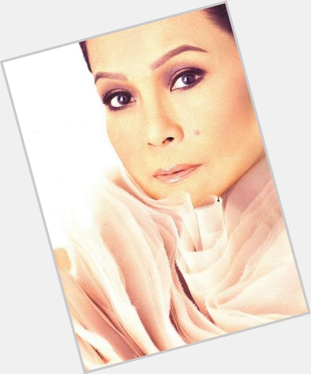 Nora Aunor sexy 4