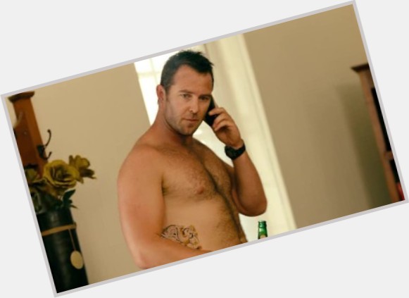 Sullivan Stapleton Full Body 4