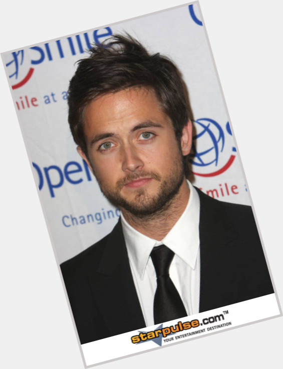 Justin Chatwin Girlfriend 1