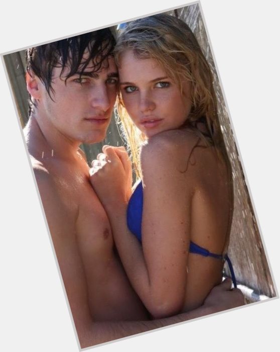 Kayslee Collins And Kendall Schmidt 0