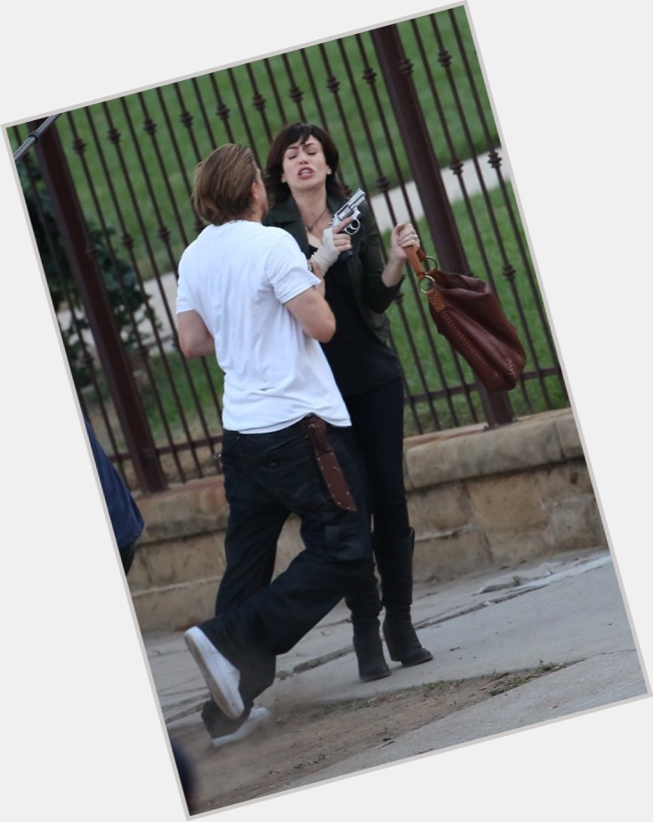 maggie siff and charlie hunnam 7